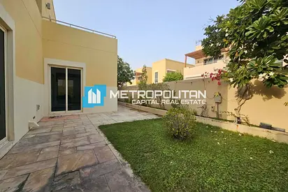 Single Row| 3BR+M| Well Maintained| Next To Corner