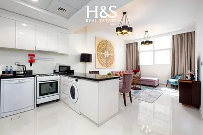 Furnished 1 BR | On Higher Floor | Luxury Living