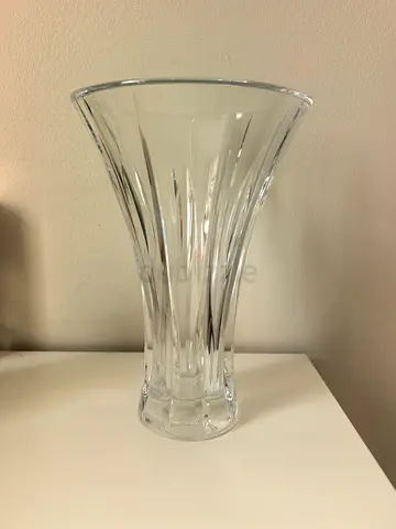 Marquis by Waterford "Sheridan" 9-Inch Crystal VaseExcellent Condition