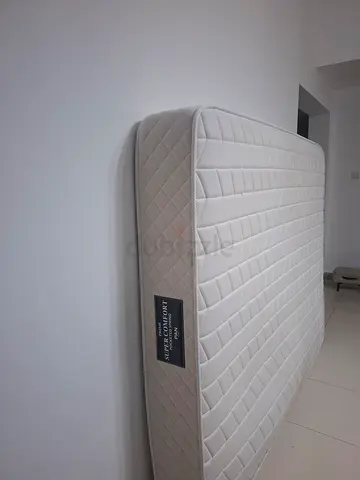 Queen Size Pocket Spring Mattress - Good Condition