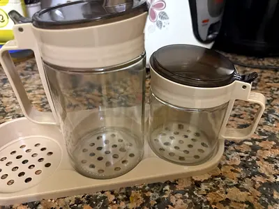 Set of two kitchen storage jars with tray and lids - beige