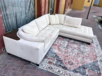 Selling high quality Natuzzi Lsahpe sofa like a new
