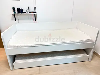 Children White wooden trundle daybed with two mattresses - good condition