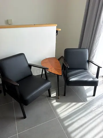 Table with 2 chairs
