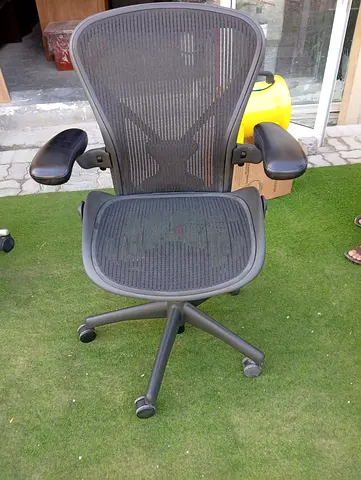 Herman Miller Aeron size B fully loaded