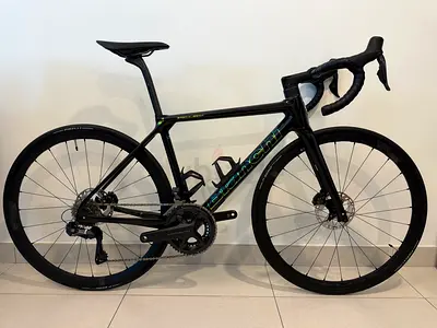 AS NEW BIANCHI SPECIALISSIMA ULTEGRA Di-2. 50cm. **RRP 36,000 AED**