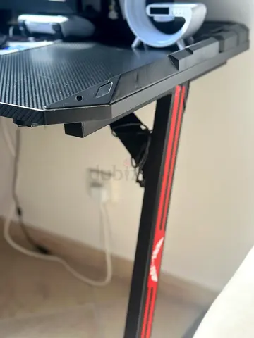 Compact Gaming/Computer Desk with Adjustable Height Legs