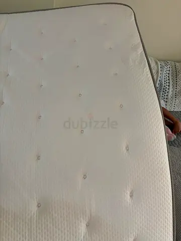 Comfortable White Tufted Bed Mattress