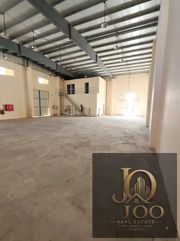 فرصة صناعية مميزة | 4,300 قدم² + ميزانين مكاتب + 35 KW كهرباء | جاهز للاستلام