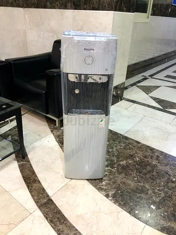 Bottom load water dispenser