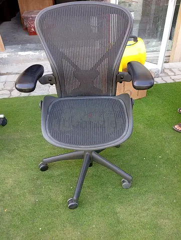 hereman miller Aeron chair size B fully loaded