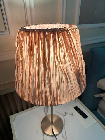 Elegant Pink Table Lamp – Warm Light