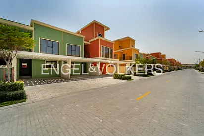 Close to lagoon | Available now | Family community