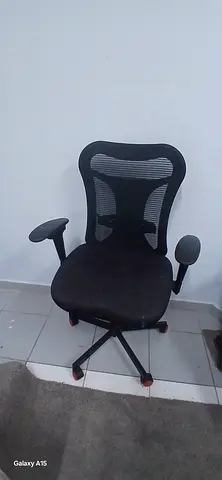 كرسي مكتب للبيع المستعجل