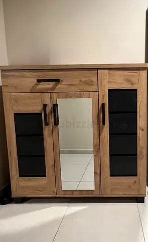 Shoe cabinet with mirror