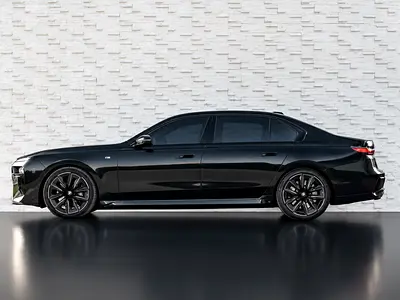 BMW 760i xDrive M SPORT | UNDER OFFICIAL AGENCY WARRANTY AND SERVICE PACK | GCC SPECS-3