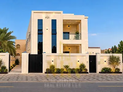 Directly from the owner: a villa with high-quality, custom finishing, located on a main road close