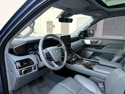 Lincoln Navigator luxuryGCC Specs  service contact is until Low Mileage | Pristine Condition