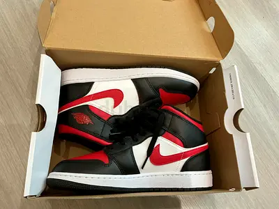 Jordan1 mid size eur 38.5