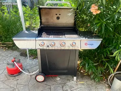 gas BBQ grill with side shelves and gas cylinder Read Description