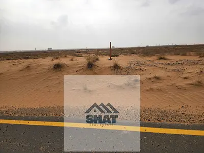 ارض تجارية سكنية على الشارع الشارع العام 97 متر عرض موقع مميز جدا  تصريح ارضي + ميزانين + 1 طابق  مزيرعة التجارية – الشارقة