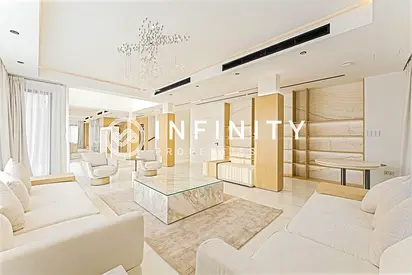 Ultra-Luxury Designer Upgraded 5BR | Beachfront | Rare