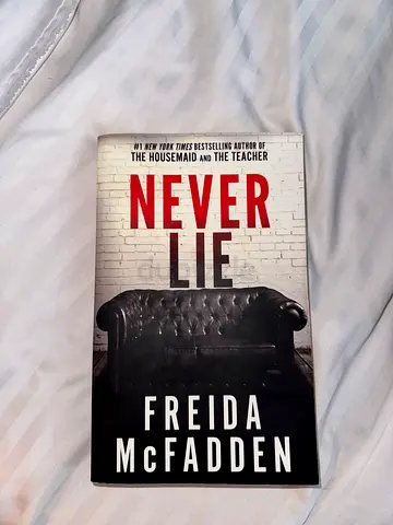 Never Lie by Freida McFadden - Paperback (good condition)