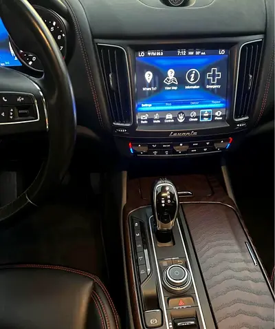 2018 Maserati LEVANTE photo 8