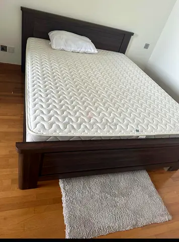 Wooden Queen Size Bed Frame with Mattress