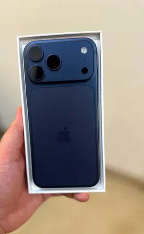 Brand new IPhone 17 Pro Max / Deep blue / 256GB