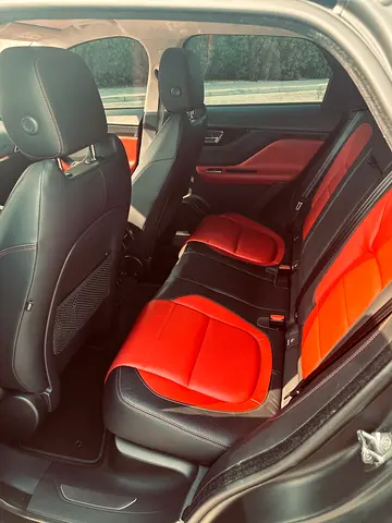 صورة 8 لـ 2019 Jaguar F-PACE