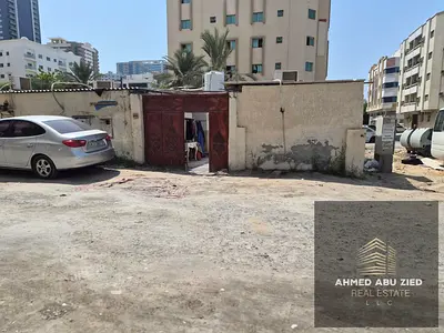 أرض سكني تجاري زاوية على 3 شوارع في الراشدية عجمان مساحة 12,400 قدم بتصريح أرضي و6 طوابق ومبني عليها بيت عربي مؤجر وسعر قابل للتفاوض