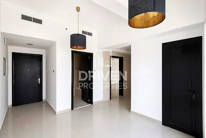 Ready to Move in | Near to Metro | High Floor
