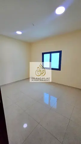 الايجارالسنوي عجمان منطقة النعيمية 1 قريب من المدرسة الحكمة البنايه عائلات شقه غرفه وصاله 1 حمام تكيف مركزي مع بلكونه مطبخ منفصل مساحات كبيره تشطيبات