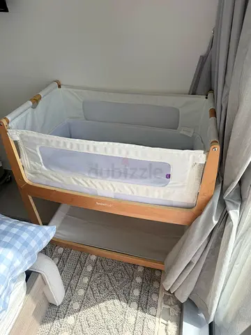 SnüzPod Bedside Bassinet in Light Wood — Good Condition
