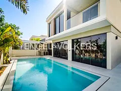Luxury Corner Villa | Upgraded | Smart Home & Pool