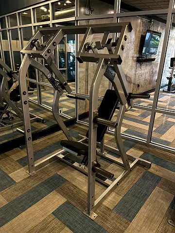 Shoulder Press – Iso-Lateral Hammer Strength