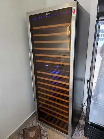 Terim wine Cooler 220 Bottle Like New