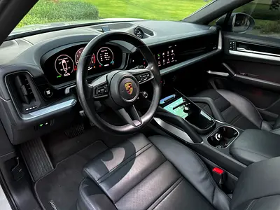 صورة 7 لـ 2024 Porsche CAYENNE