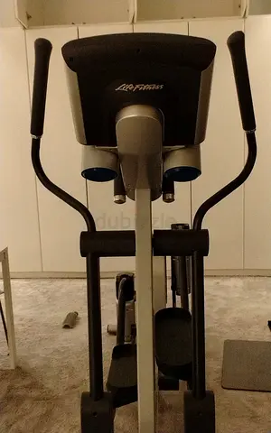 Life fitness pre-owned cross trainer 30% off