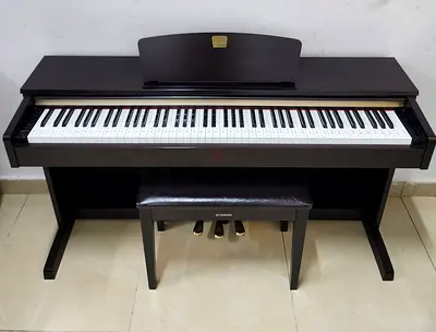 The Yamaha Clavinova CLP-320 is an entry-to-mid level digital piano renowned for offering authentic