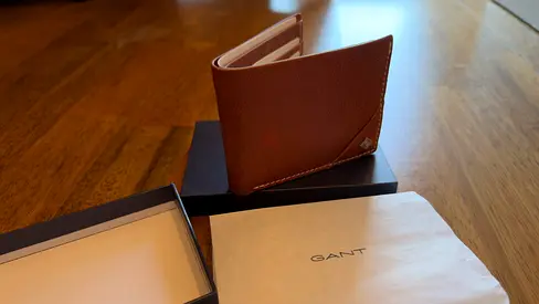 GANT brown leather bi-fold wallet with box — never used
