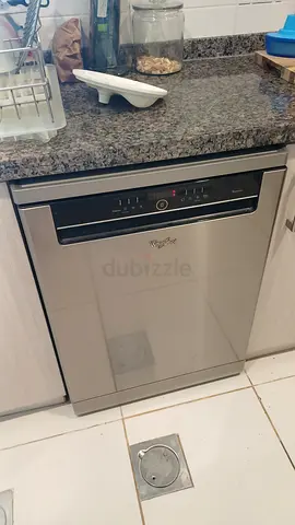 Whirlpool stainless steel built-in dishwasher - good condition