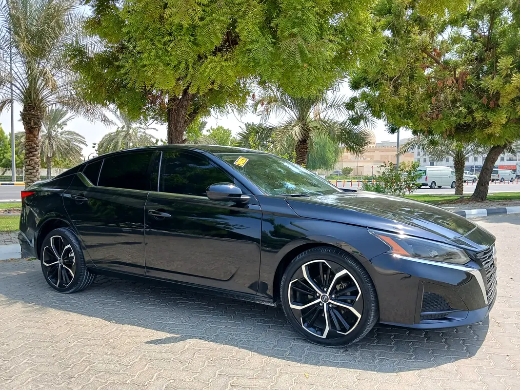 2023 Nissan Altima SR