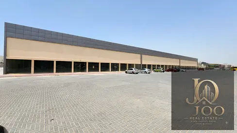 معرض تجاري ضخم للإيجار على طريق رئيسي في الجرف الصناعية 3 | 31,000 قدم مربع | قريب من السوق الصيني