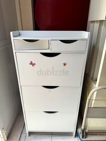 🗄️ Modern white storage cabinet with multiple drawers and compartments
✅ Clean and sturdy design
✅
