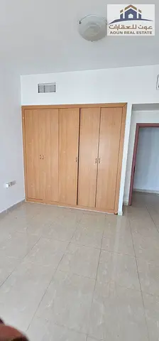 🏠 للإيجار – المجاز 1 📍 صف أول على طريق الملك فيصل مباشرة ✨ المواصفات: 2 غرفة نوم صالة 2 حمام 💰 الإيجار: 55,000 درهم سنويًا 💵 التأمين: 3,000 در