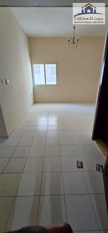 📢 **للإيجار السنوي – القاسمية الند** 📍 **على شارع بنك الإمارات دبي** 🏡 غرفتين وصالة 🛁 2 حمام