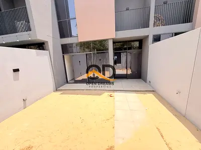 Elegant 2-Bedroom Townhouse with Separate maid Room In Masaar