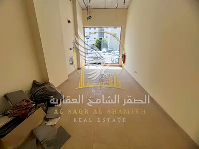 محل تجاري للإيجار في القليعة الشارقة بمساحة 300 قدم وتكييف مركزي وموقع حيوي للأنشطة التجارية للأعمال